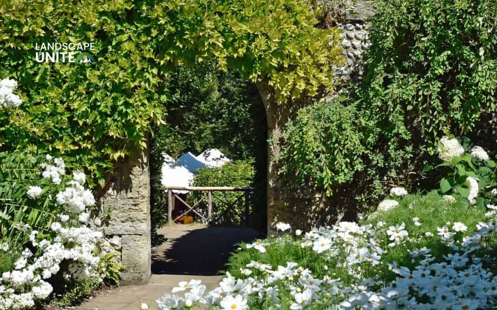 17 Stunning flower beds designs that transform any yard into a garden paradise 16 Moonlight (night-blooming) bed